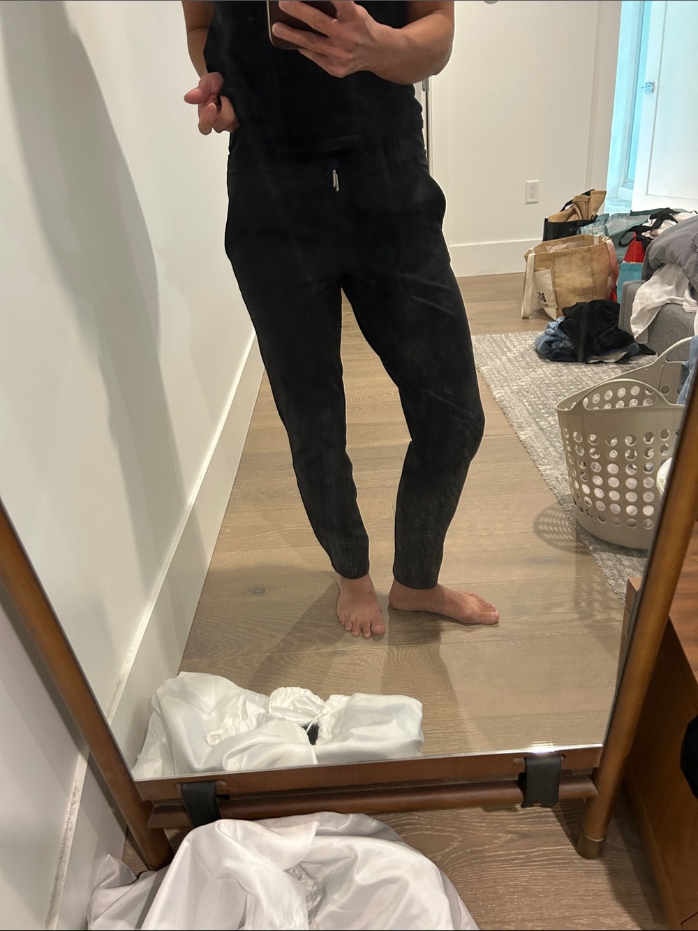 Lululemon black tapered pants XS